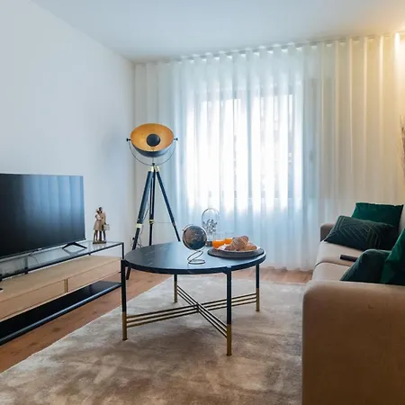 Stunning Apartment W/ Free Parking By Lovelystay Porto Exterior photo
