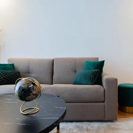 Stunning Apartment W/ Free Parking By Lovelystay Porto Exterior photo