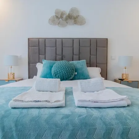 Stunning Apartment W/ Free Parking By Lovelystay Porto Exterior photo