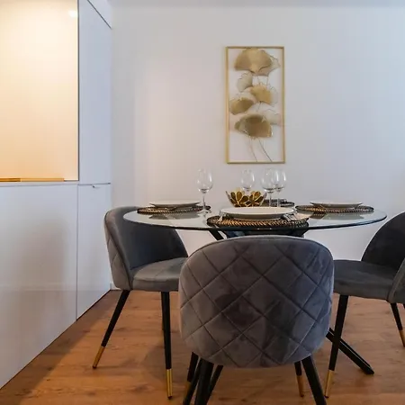 Stunning Apartment W/ Free Parking By Lovelystay Porto Exterior photo