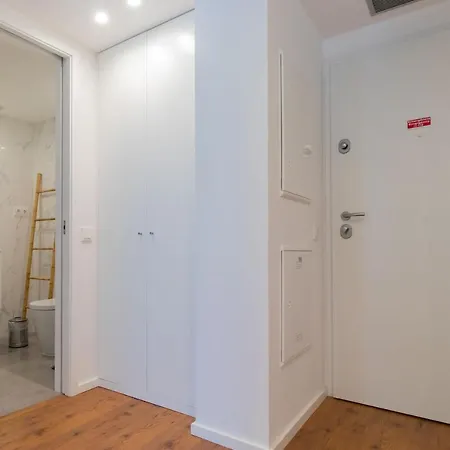 Stunning Apartment W/ Free Parking By Lovelystay Porto Exterior photo