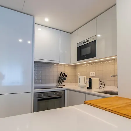 Stunning Apartment W/ Free Parking By Lovelystay Porto Exterior photo