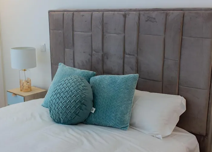 Stunning Apartment W/ Free Parking By Lovelystay